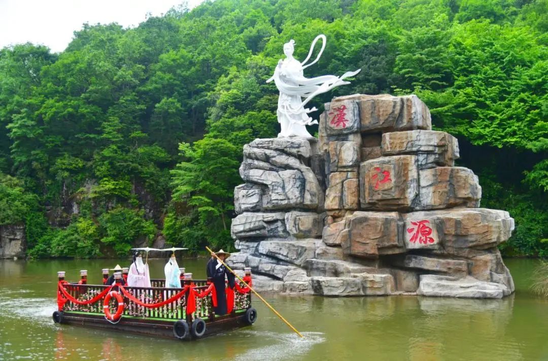 國(guó)興愛(ài)夢(mèng)源杯第一屆飲水思源話漢江旅游文化藝術(shù)博覽會(huì)暨全國(guó)第21屆旅游門(mén)券藝術(shù)收藏巡回展活動(dòng)在漢江源景區(qū)成功啟動(dòng)