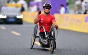 鎮(zhèn)巴籍殘疾運動員劉強利在杭州第4屆亞殘運會上勇奪雙冠縮略圖