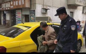 給力！老人錢包遺落出租車 民警快速幫找回縮略圖
