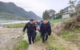 點贊！七旬老人意外落水，警民合力緊急營救！縮略圖