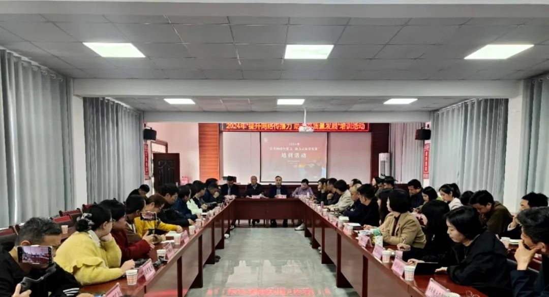 漢中網(wǎng)信開展網(wǎng)絡(luò)宣傳培訓暨記者節(jié)系列活動