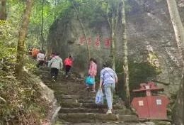 夏探漢江源：石頭會“變身”，山林有奇趣！縮略圖