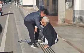 老人摔倒扶不扶？這兩位漢中青年用行動給出了答案 →縮略圖